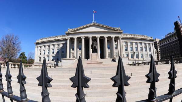Read more about the article Глава Минфина США Бессент: новые пошлины сойдут на нет после изменения торгового баланса