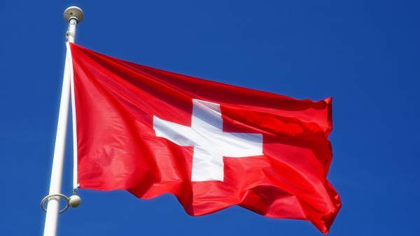 Read more about the article Tribune de Geneve: 20 тысяч человек в Швейцарии могут потерять работу из-за пошлин США