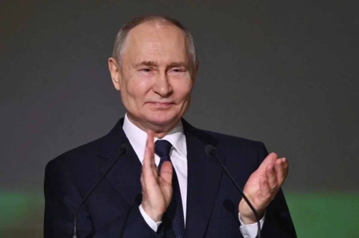 Read more about the article Песков: из-за смены часовых поясов рабочий день Путина продлится два дня