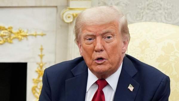 Read more about the article Reuters: Трамп планирует ввести 100% пошлины на лекарства британских компаний