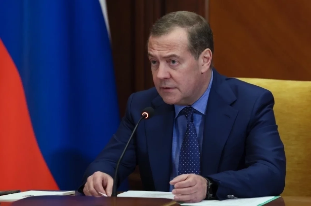 Read more about the article Медведев заявил, что «враги напрягаются» из-за его визита в КНДР