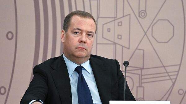 Read more about the article Медведев: суммарная выручка резидентов “Сколково” в 2025 г должна превысить 850 млрд руб