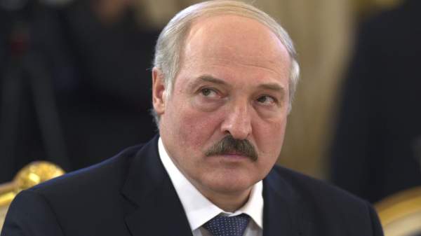 Read more about the article Президент Белоруссии Лукашенко принял участие в традиционном крещенском купании в проруби