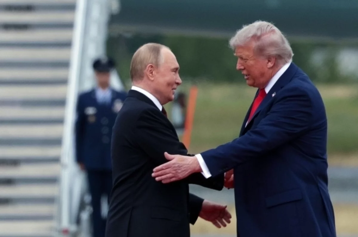 Read more about the article Трамп разместил в Белом доме фото с Путиным
