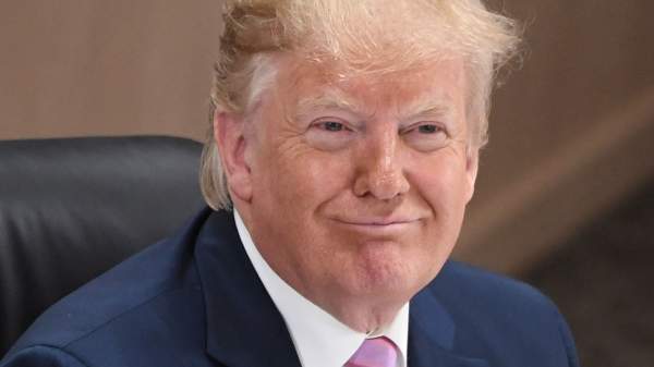 Read more about the article Трамп заявил о повышении введенных им ранее импортных глобальных пошлин с 10% до 15%