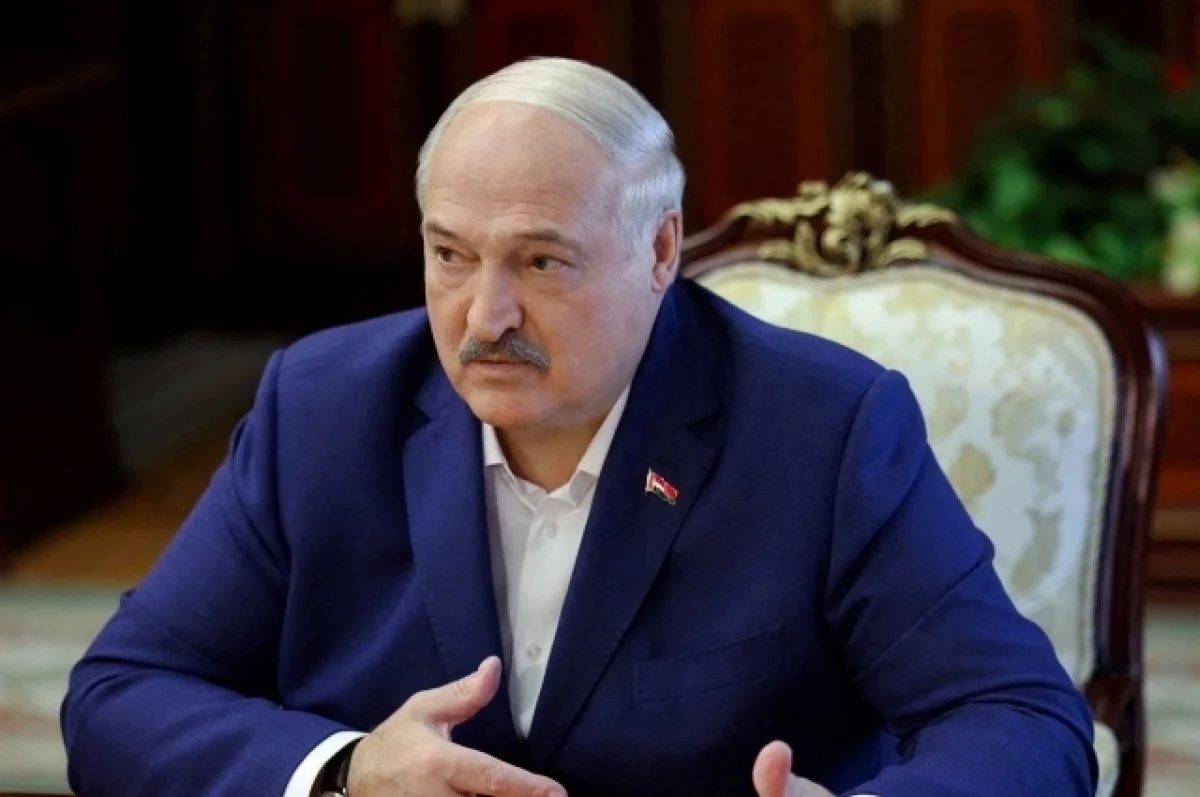 Read more about the article Лукашенко рассказал, что увлекался поэзией и подражал Есенину