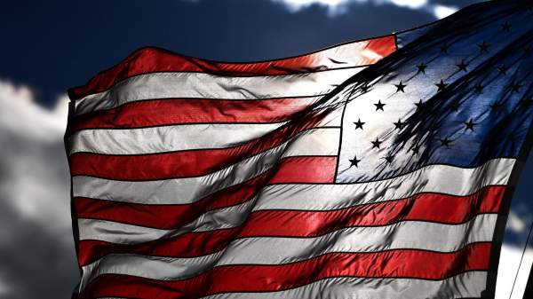 Read more about the article Левитт: решение США об ослаблении санкций против нефти из России краткосрочо
