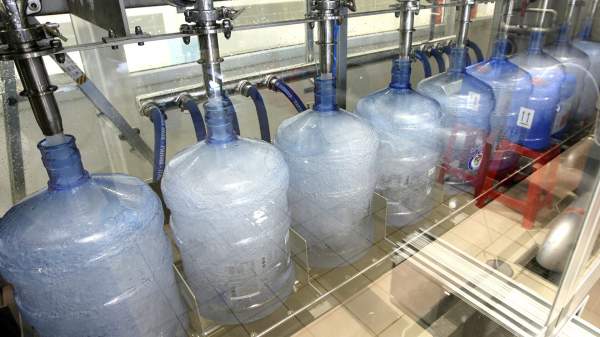 Read more about the article Правительство Ингушетии отправило более 40 тыс литров питьевой воды для жителей Дагестана