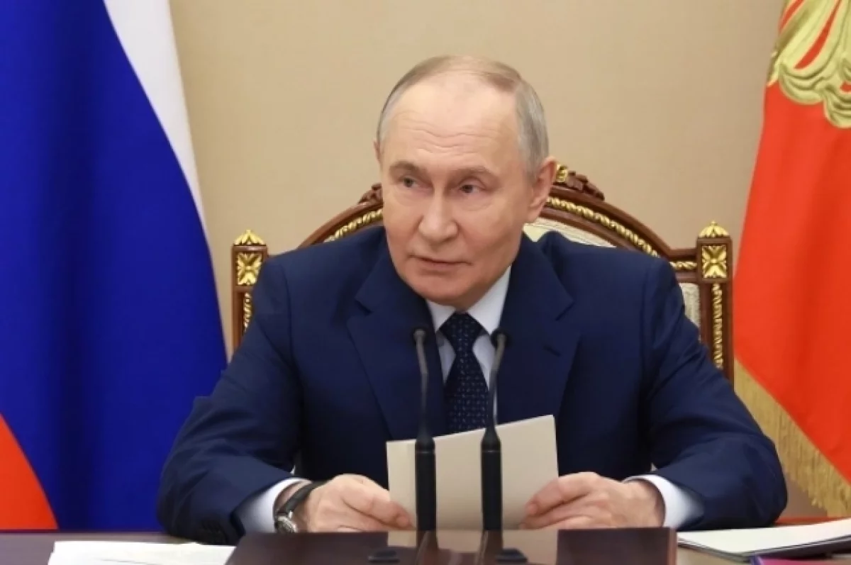 Read more about the article Путин: Макрон просил не заставлять Киев подписывать мирный договор