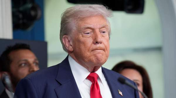 Read more about the article Трамп утверждает, что США каждую ночь вывозили из Ирана миллионы баррелей нефти