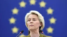 BZ: фон дер Ляйен оказалась в центре скандала из-за чата с Зеленским и лидерами ЕС