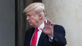 Трамп заявил, что Ормузский пролив открыт для всех морских судов, кроме иранских