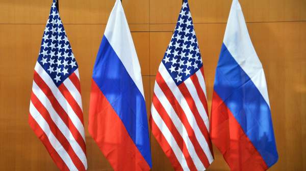 Read more about the article Блумберг: сенаторы США согласовали законопроект о пошлинах против российской нефти и СПГ