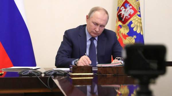 Read more about the article Путин подписал закон об упрощении продажи изъятых у коррупционеров квартир