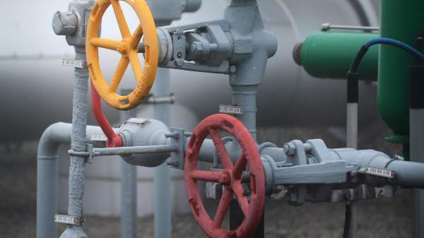 Read more about the article Цены на газ в Европе замедлили рост до 648 долларов за тысячу кубов