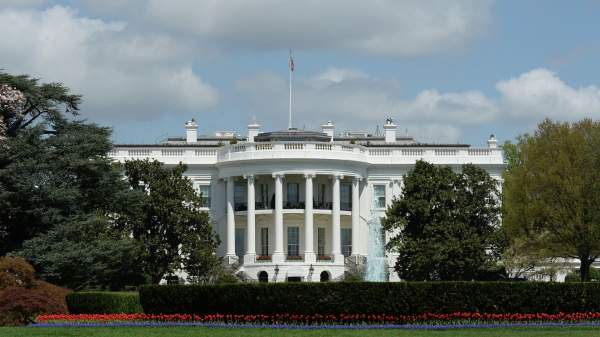 Read more about the article Верховный суд США временно разрешил строить бальный зал в восточном крыле Белого дома