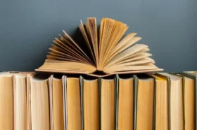 404 Media: Amazon скупает редкие книги, сканирует их для ИИ и уничтожает