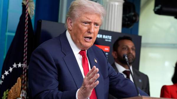 Read more about the article Президент США Трамп заявил, что Америка не позволят Ирану взимать плату за проход судов
