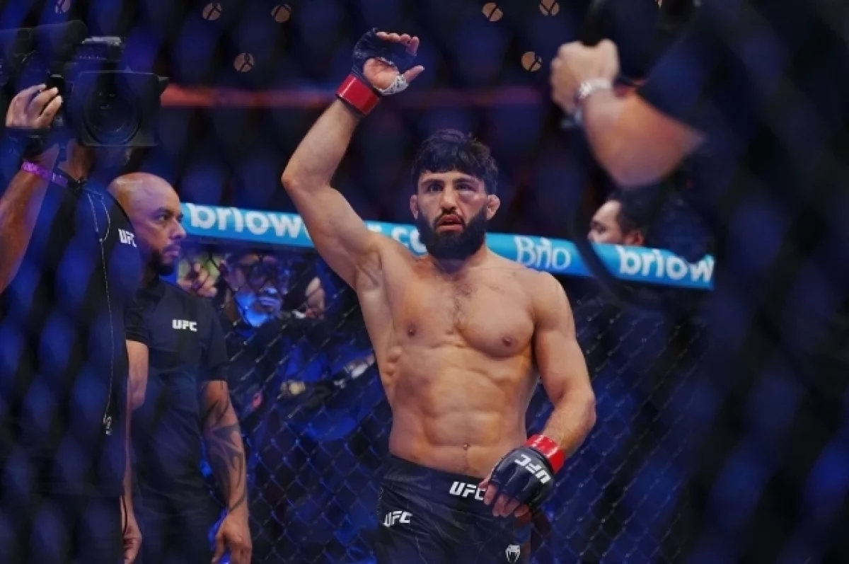 Read more about the article Россиянин Царукян нокаутом победил бразильца Руффи на турнире UFC