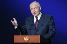 Путин назвал неуместными слова Зеленского о потере территорий